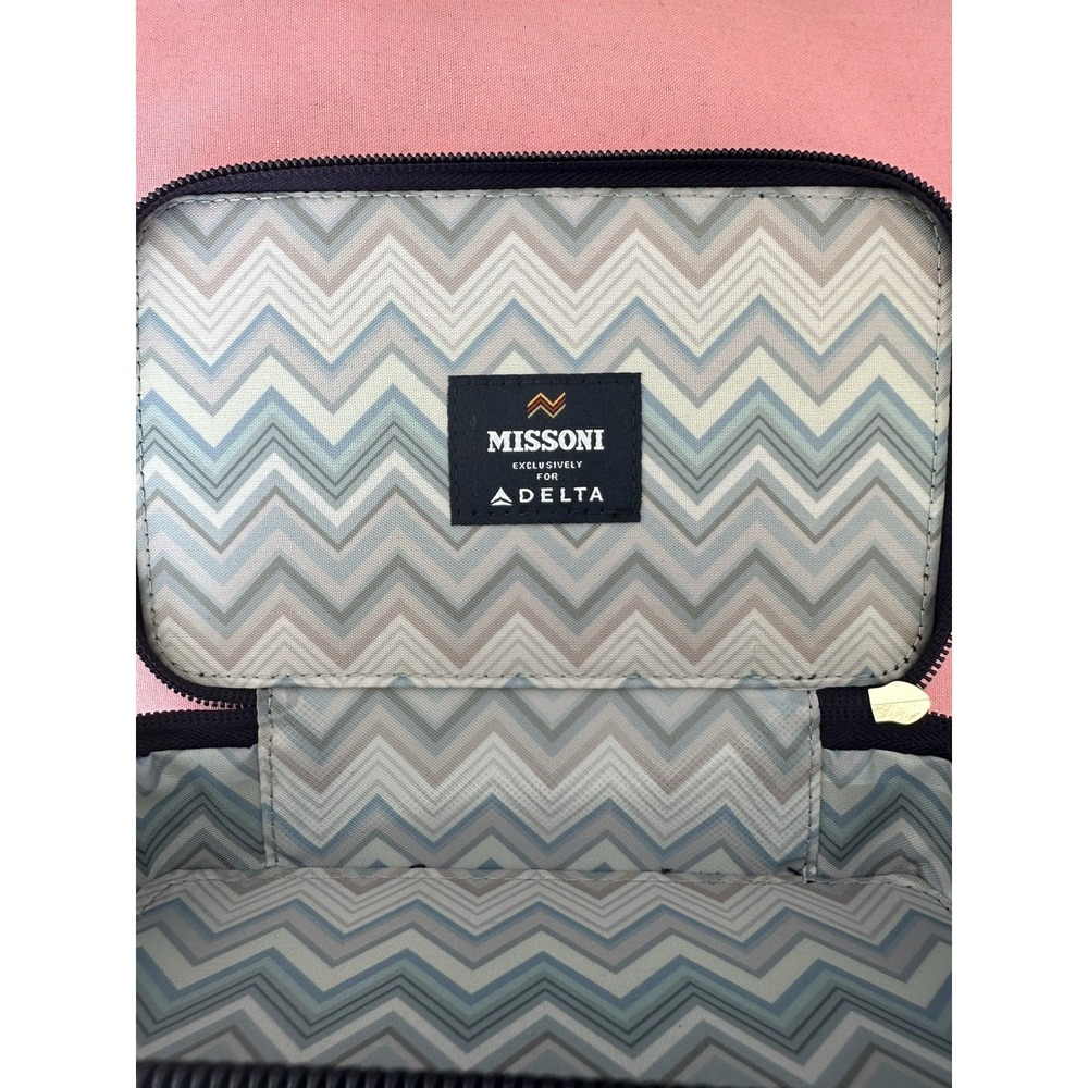 Missoni x Delta Airlines Exclusive Travel Case – Zippered Pouch, Chevron Pattern - Picture 2 of 4